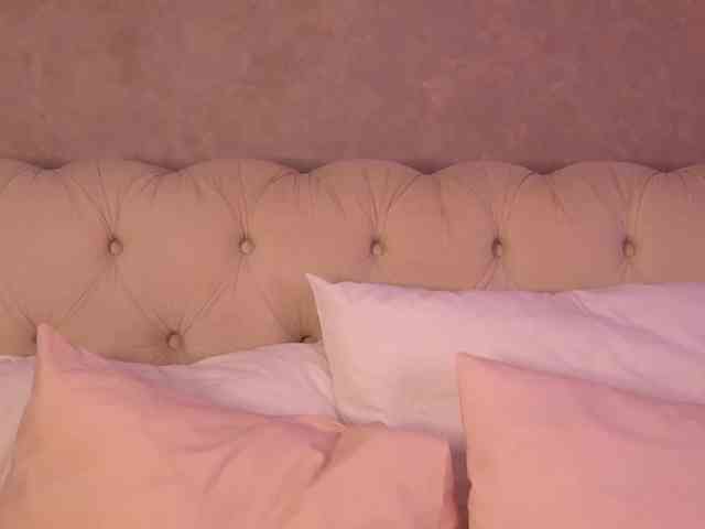 EmmaNaughty webcam