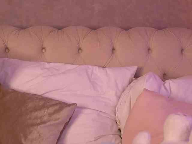 EmmaNaughty webcam