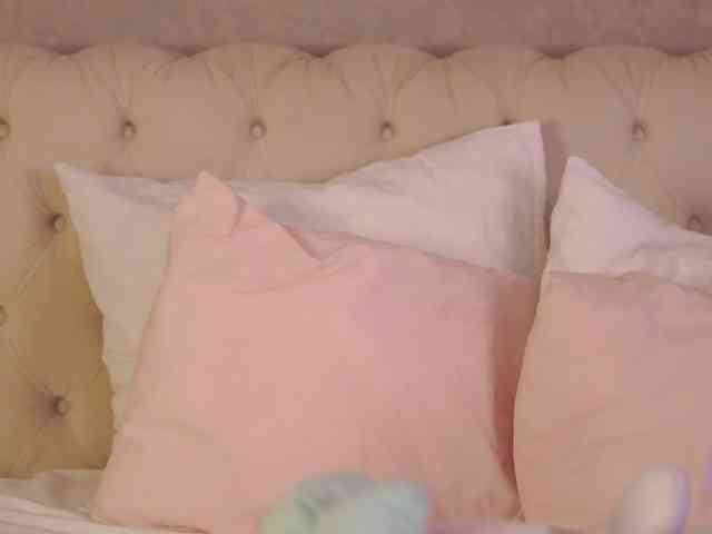 EmmaNaughty webcam