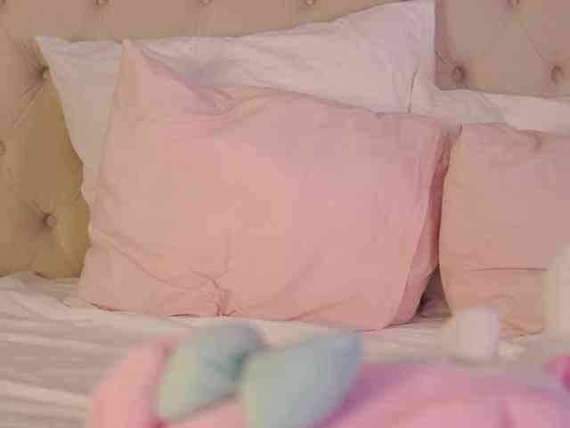 EmmaNaughty webcam