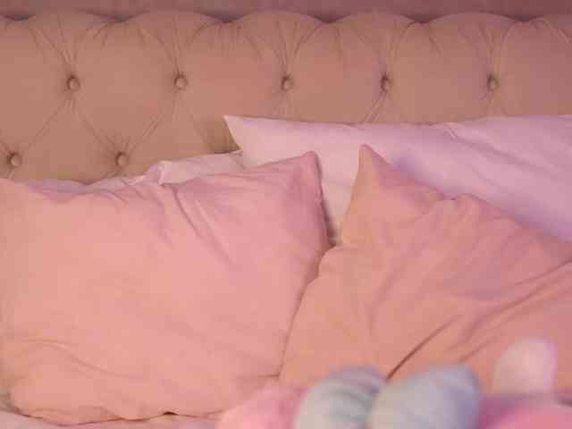 EmmaNaughty webcam