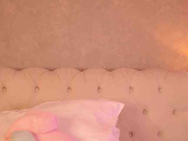 EmmaNaughty webcam