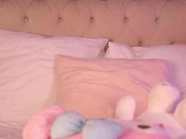 EmmaNaughty webcam