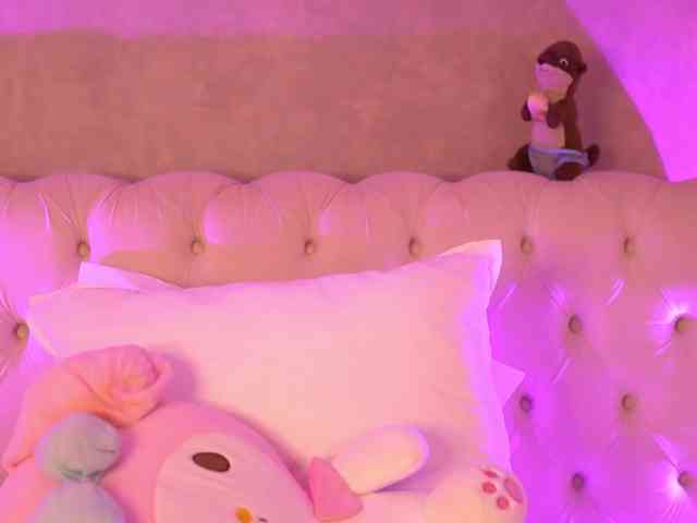 EmmaNaughty webcam