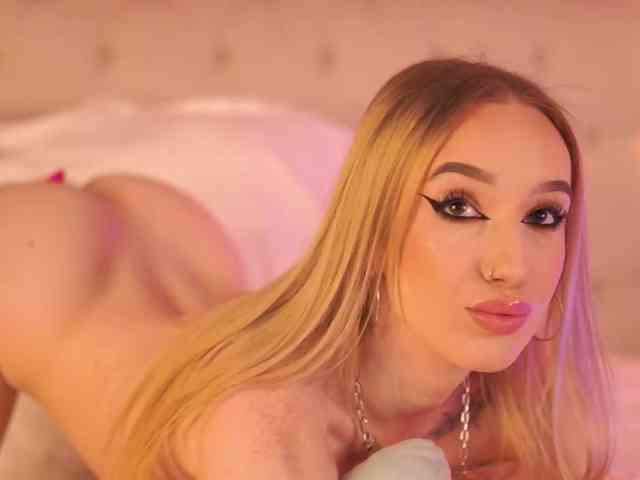EmmaNaughty webcam