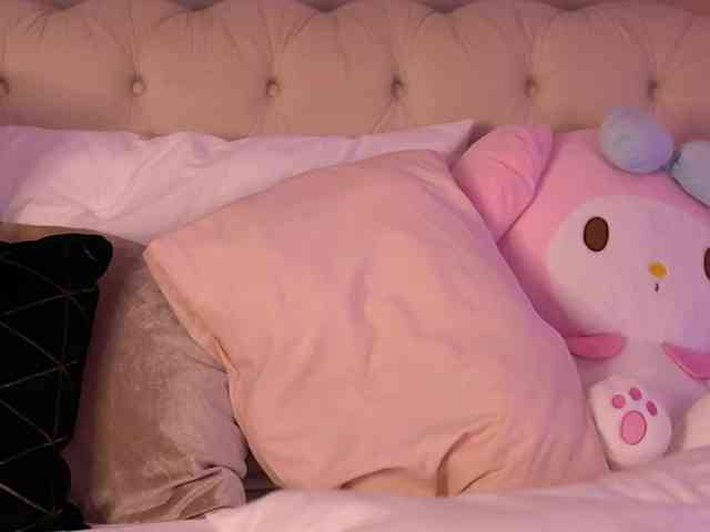 EmmaNaughty webcam