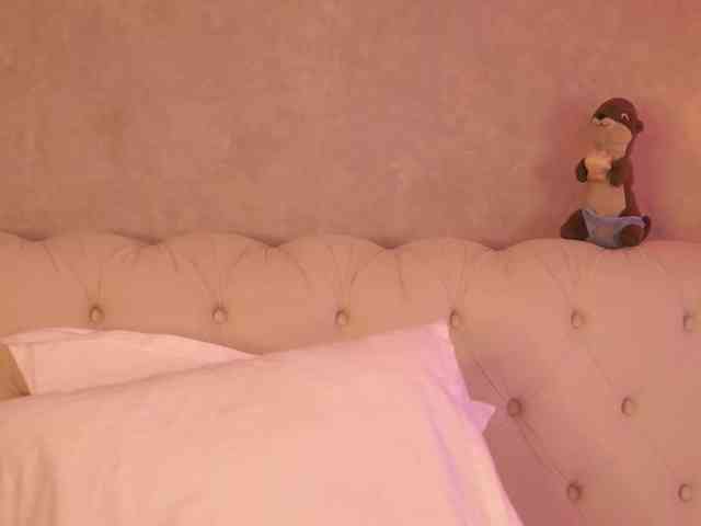 EmmaNaughty webcam