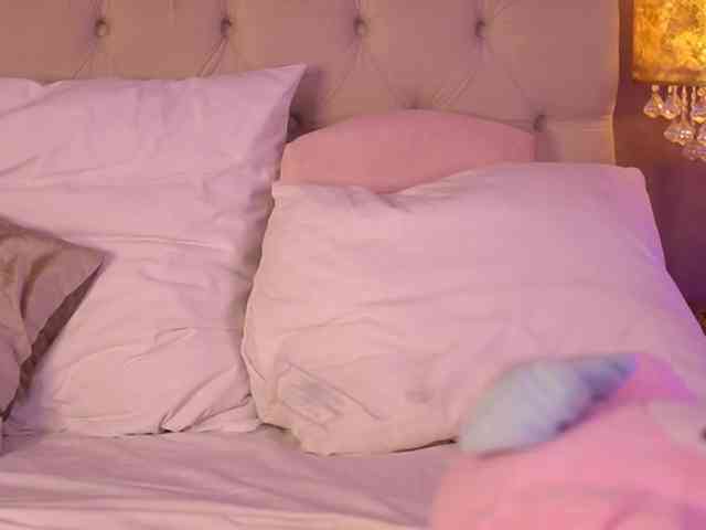 EmmaNaughty webcam
