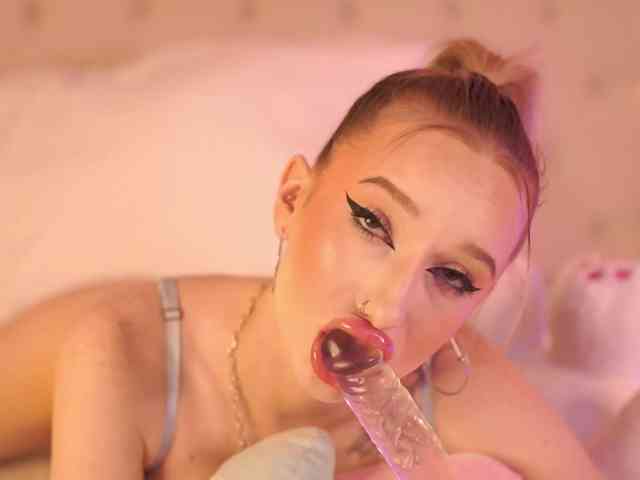 EmmaNaughty webcam