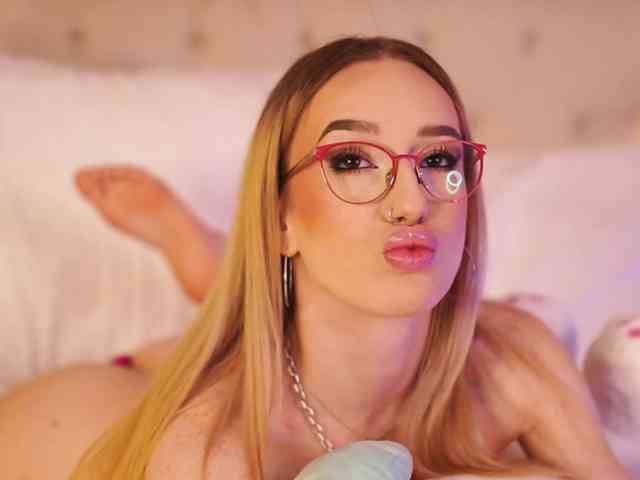 EmmaNaughty webcam