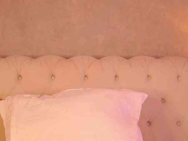 EmmaNaughty webcam