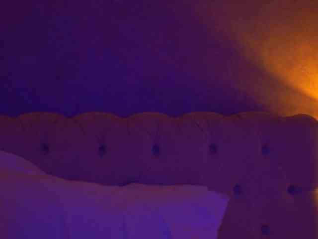 EmmaNaughty webcam