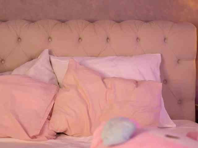 EmmaNaughty webcam