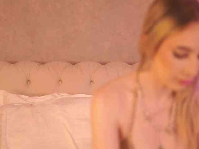 EmmaNaughty webcam