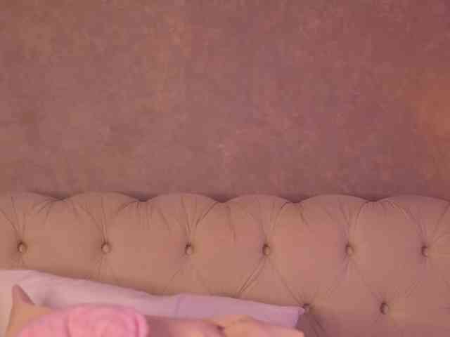 EmmaNaughty webcam