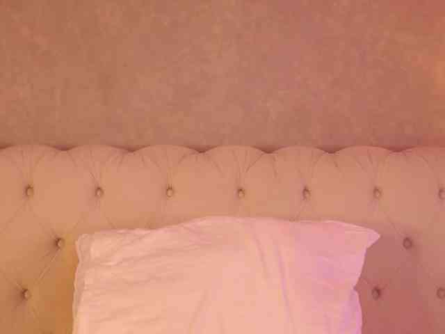 EmmaNaughty webcam