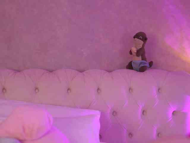 EmmaNaughty webcam