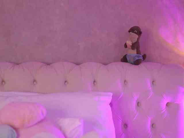 EmmaNaughty webcam
