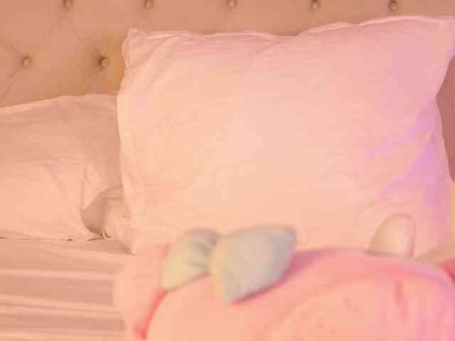 EmmaNaughty webcam