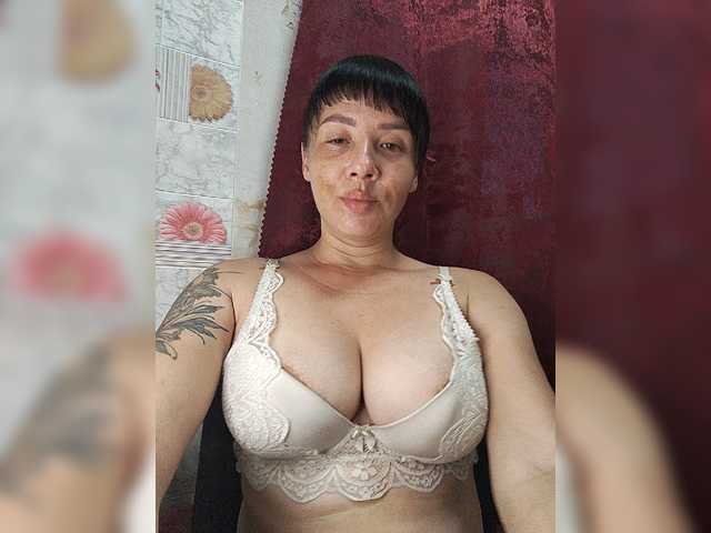 Karina-25 live cam on BongaCams