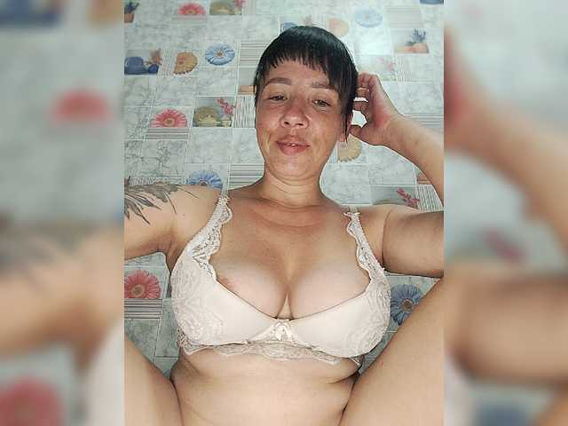Karina-25 live cam on BongaCams