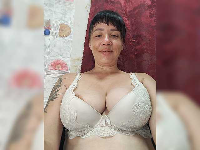 Karina-25 live cam on BongaCams