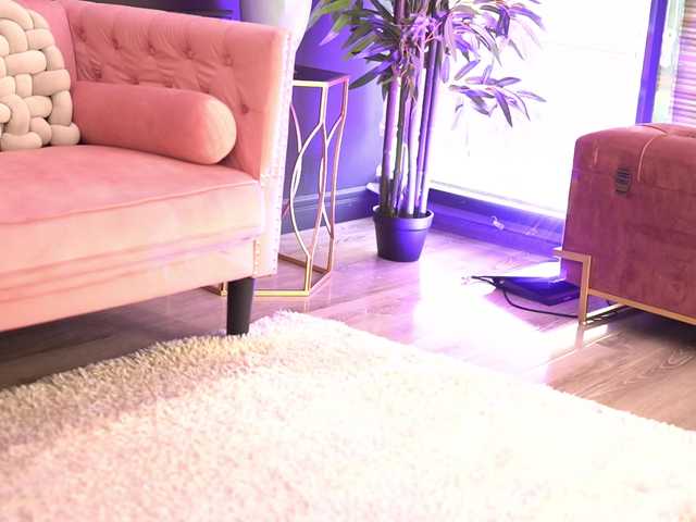 GoldieMaren — live female cam