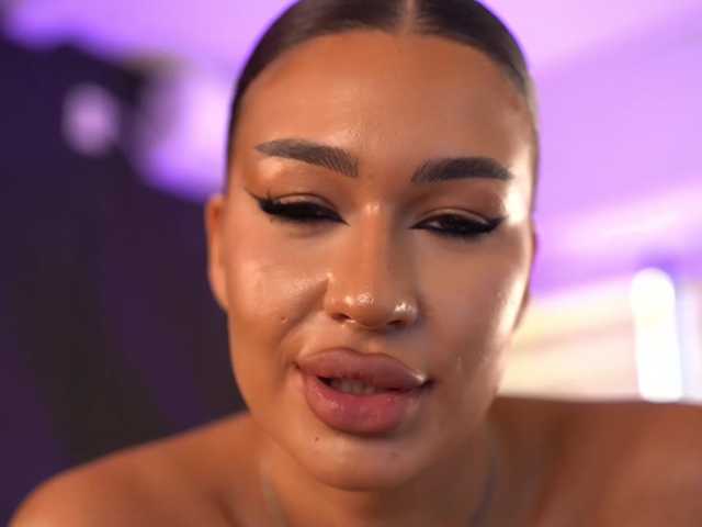 GoldieMaren, live now on BongaCams