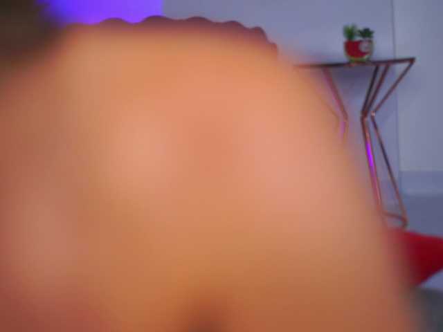 GoldieMaren live cam