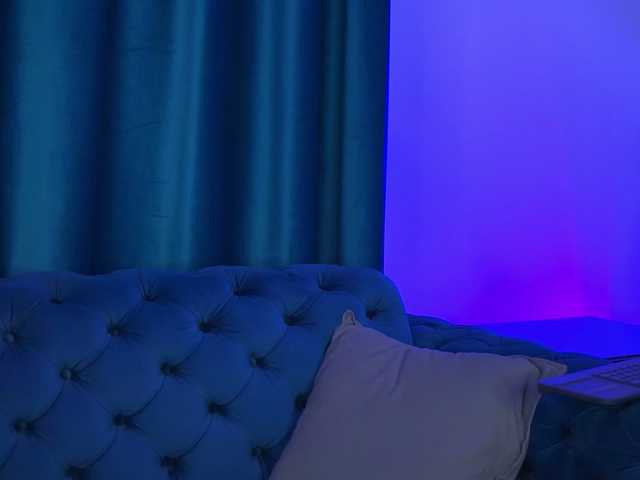 GoldieMaren live webcam show