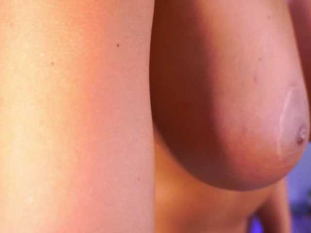 GoldieMaren live cam on BongaCams