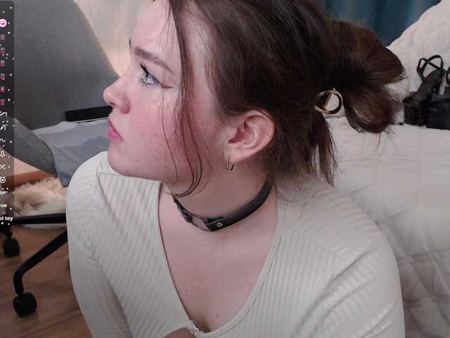 Charming-huntress live cam on BongaCams