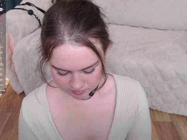 Charming-huntress webcam