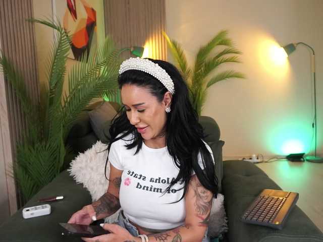 NyraNoble live webcam show