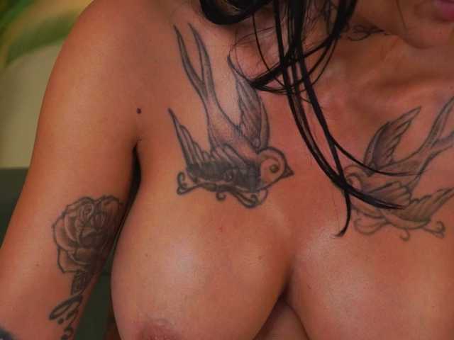 NyraNoble live webcam show