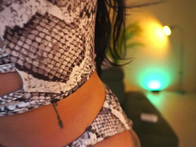 NyraNoble live webcam show