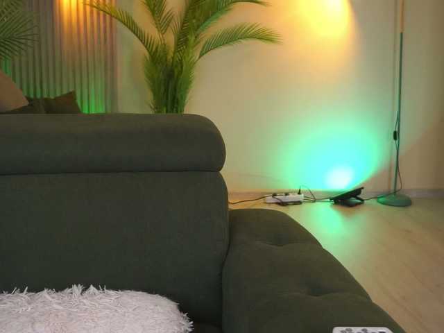 NyraNoble live webcam show