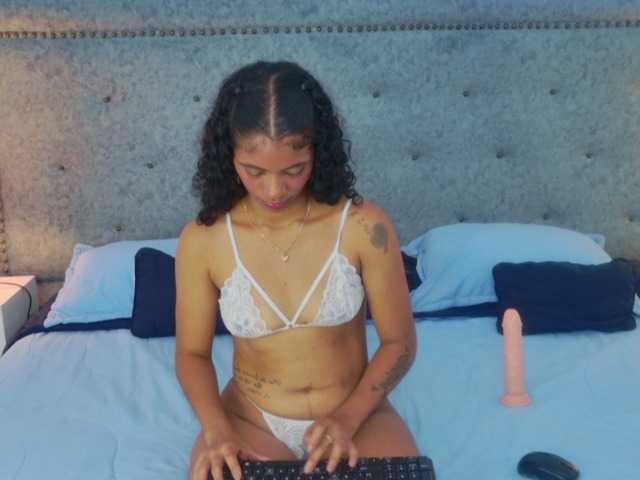 MilaBelle live cam on BongaCams