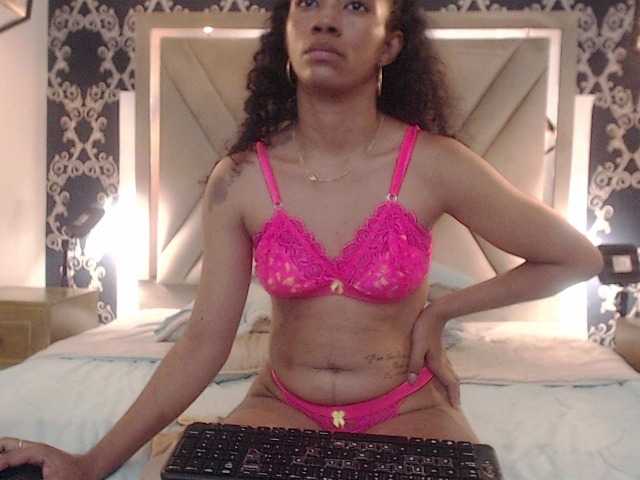 MilaBelle live cam on BongaCams