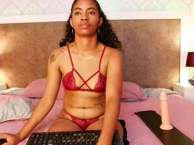 MilaBelle webcam