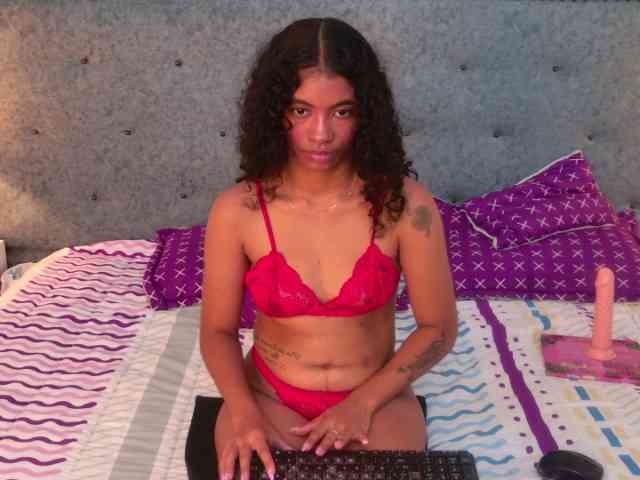MilaBelle webcam