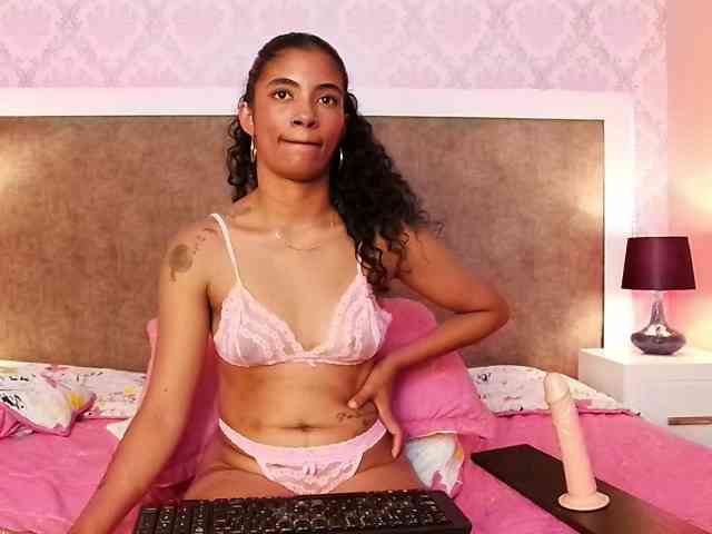 MilaBelle webcam