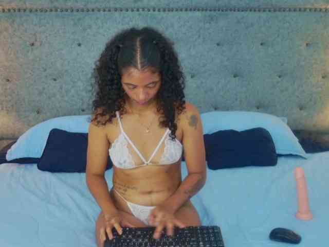 MilaBelle webcam