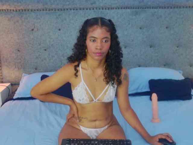 MilaBelle webcam