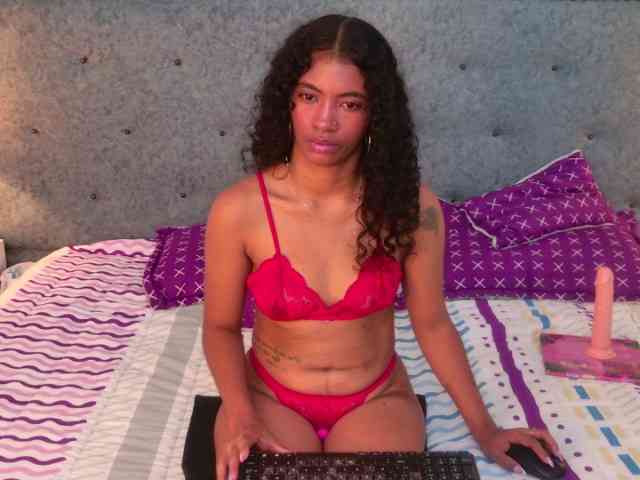 MilaBelle webcam