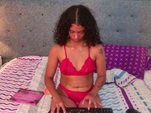 MilaBelle webcam