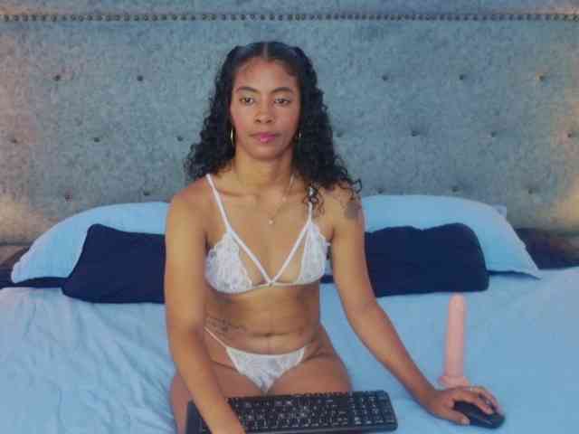 MilaBelle webcam