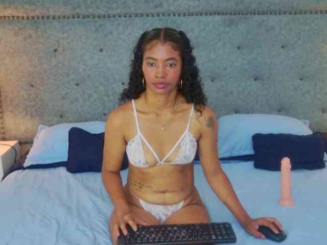 MilaBelle webcam