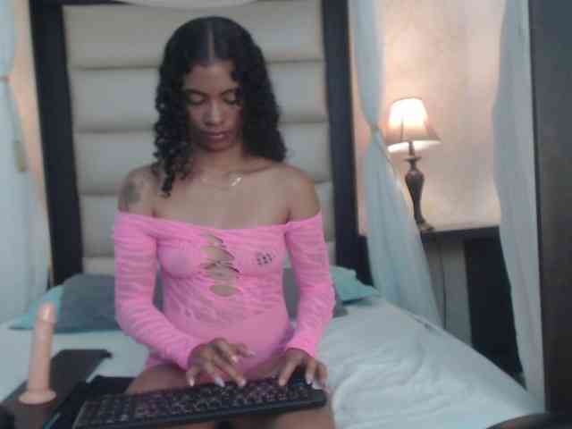 MilaBelle webcam