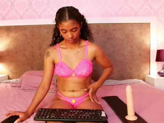 MilaBelle webcam